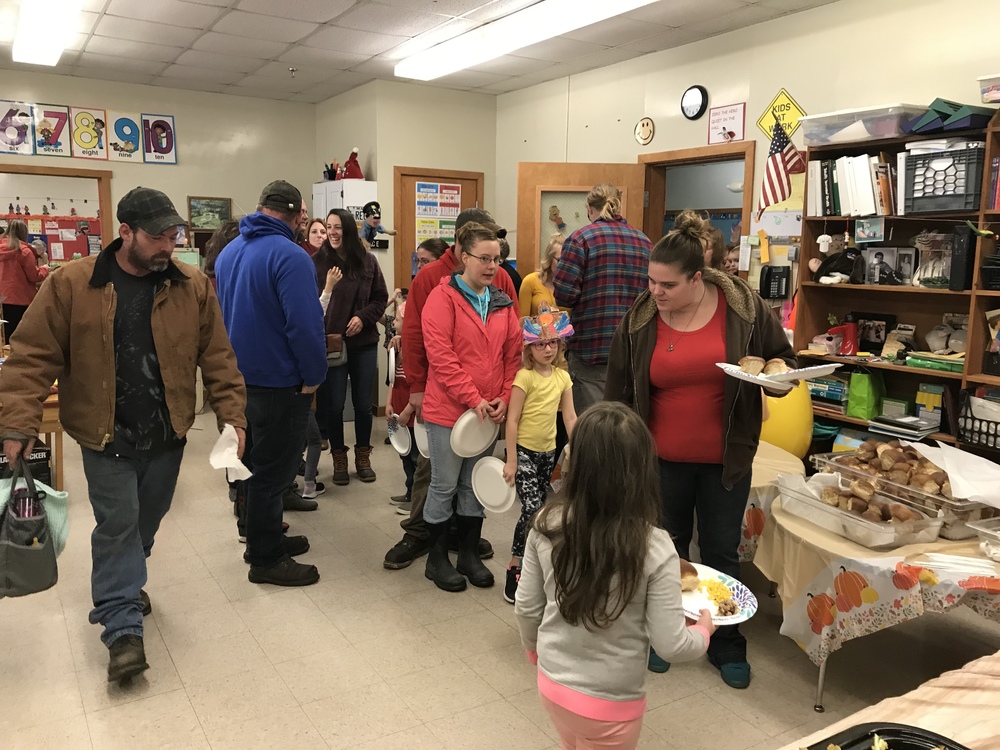 Parents and Students in EK/K Thanksgiving Feast